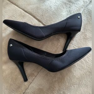 Vera Wang -Simply Vera - black satin